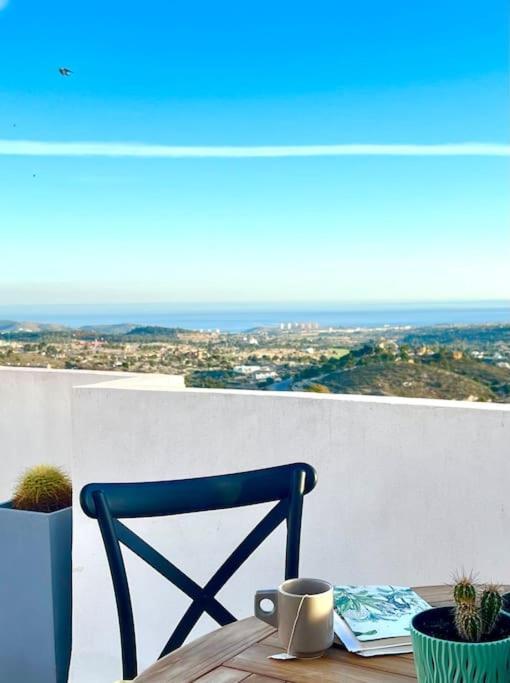 Stunning Mountain And Sea Views Apartment *